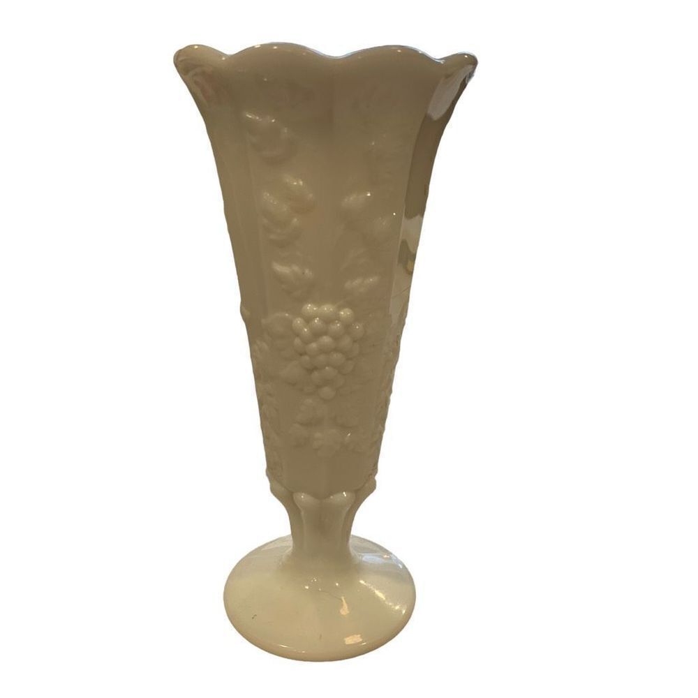 Westmoreland Paneled Grape Milk Glass White Vase Ruby Lane,‎ 8-1/2” high EUC